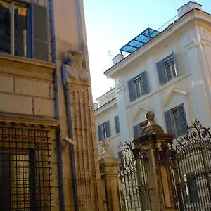 Via Giulia Apartment Rome